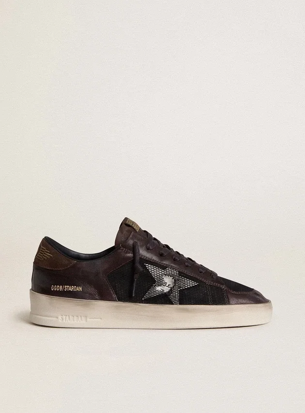 Stardan da uomo in pelle scamosciata marrone e rete nera con stella in pelle bianca e inserti in pelle nappa