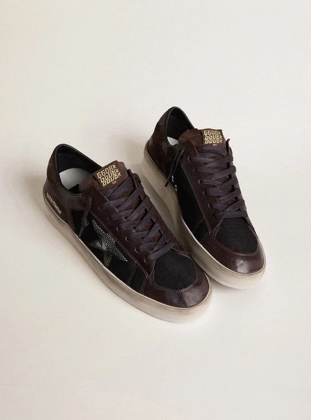 Stardan da uomo in pelle scamosciata marrone e rete nera con stella in pelle bianca e inserti in pelle nappa