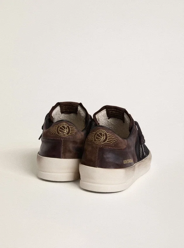 Stardan da uomo in pelle scamosciata marrone e rete nera con stella in pelle bianca e inserti in pelle nappa