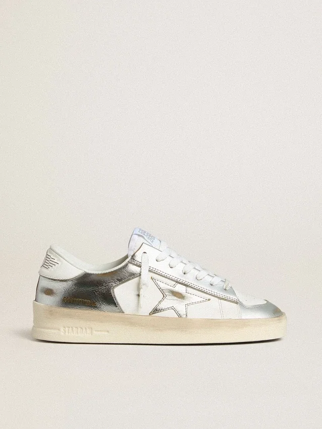 Stardan in pelle argentata con linguetta bianca sul tallone