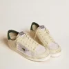 Stardan in pelle scamosciata bianca e mesh con stella in pelle verde e linguetta sul tallone