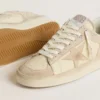 Stardan in pelle scamosciata e pelle color crema con Swarovski e una stella in pelle scamosciata