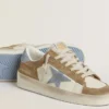 Stardan LTD in pelle bianca e pelle scamosciata color tabacco con stella e linguetta sul tallone in pelle scamosciata azzurra