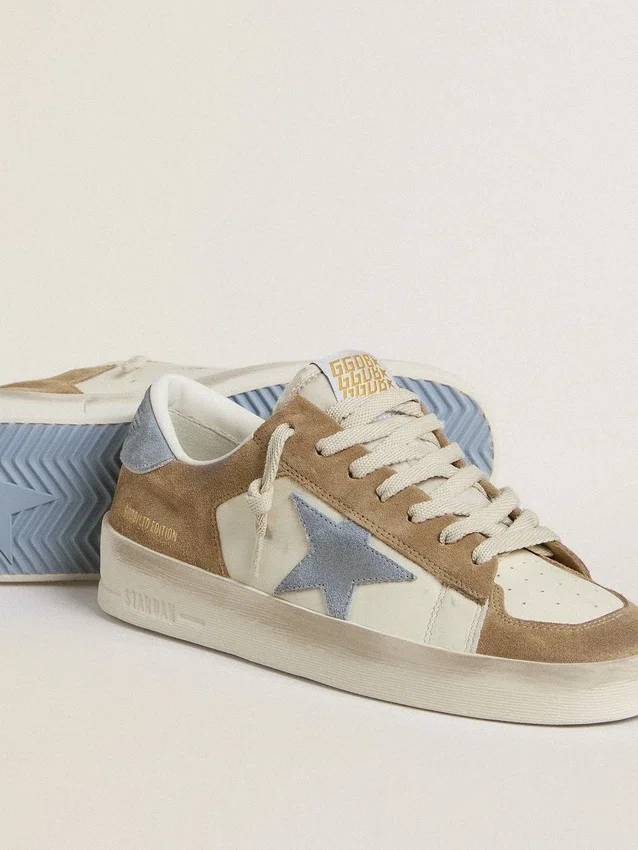 Stardan LTD in pelle bianca e pelle scamosciata color tabacco con stella e linguetta sul tallone in pelle scamosciata azzurra
