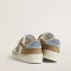 Stardan LTD in pelle bianca e pelle scamosciata color tabacco con stella e linguetta sul tallone in pelle scamosciata azzurra