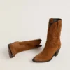 Stivali bassi Wish Star in pelle scamosciata color cognac con stella ricamata tono su tono