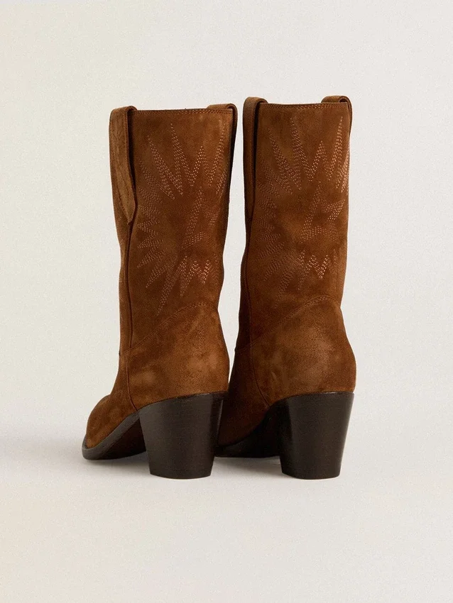 Stivali bassi Wish Star in pelle scamosciata color cognac con stella ricamata tono su tono