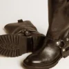 Stivali Kurt in pelle nera lucida con fibbia e borchie color argento