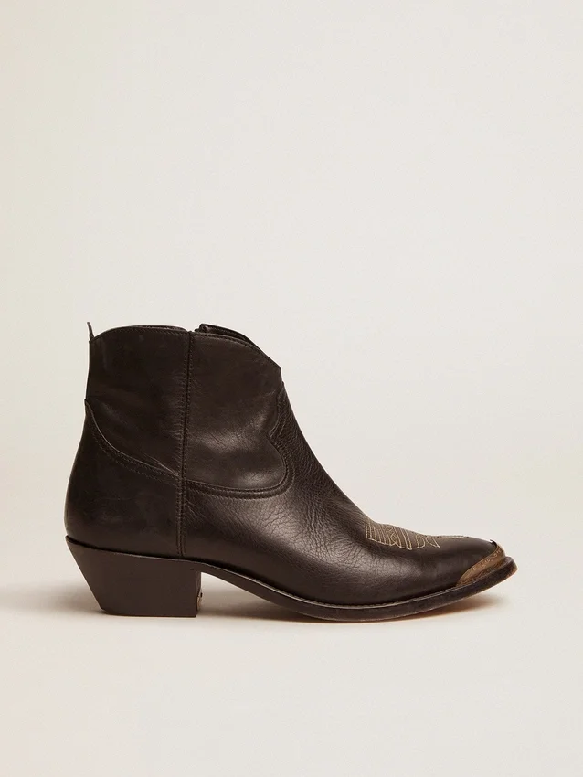 Stivali Young in pelle nera con ricami color sabbia
