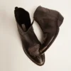 Stivali Young in pelle nera con ricami color sabbia