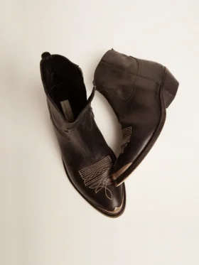 Stivali Young in pelle nera con ricami color sabbia