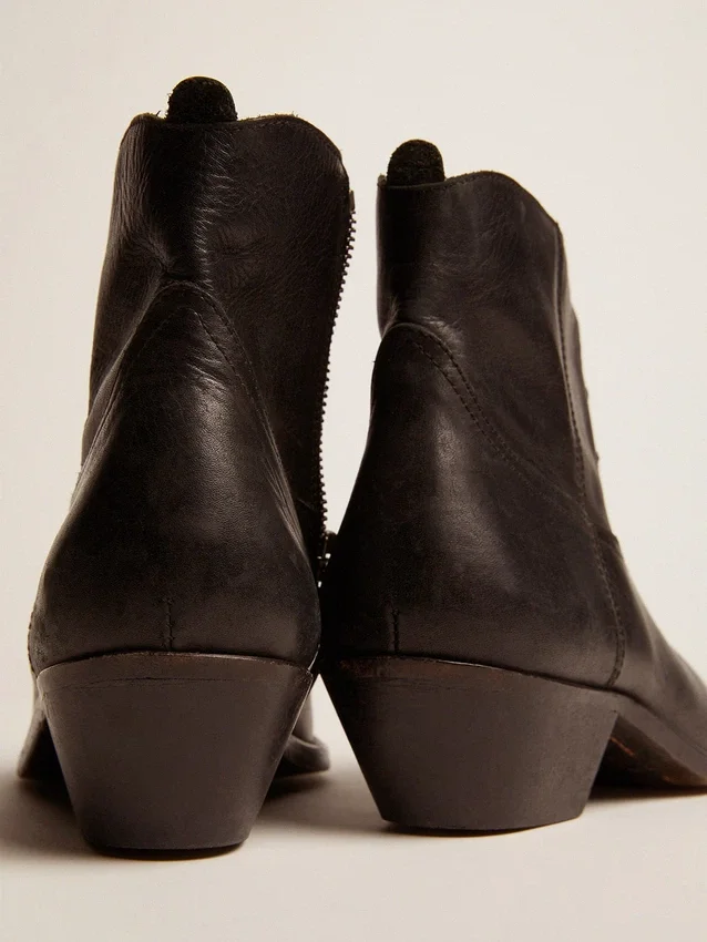 Stivali Young in pelle nera con ricami color sabbia
