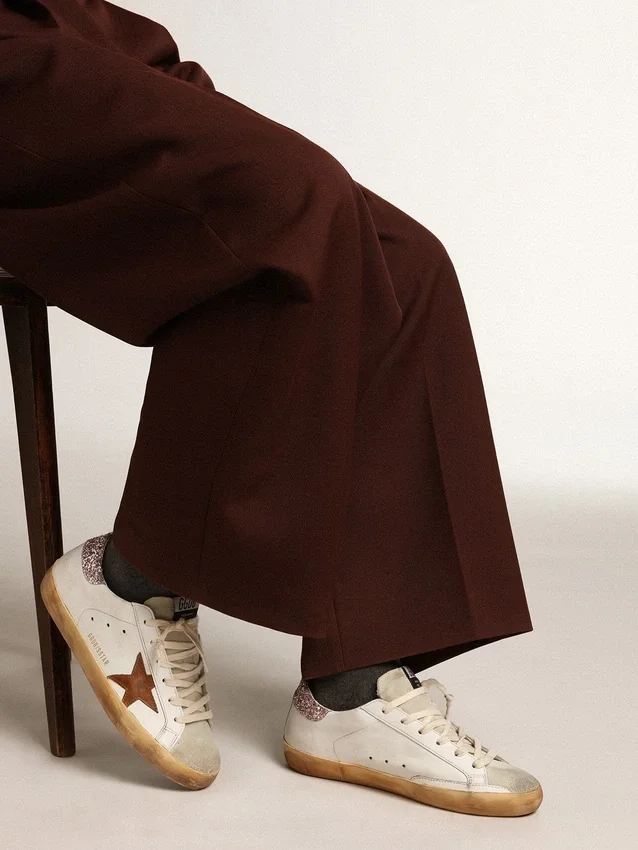 Super-Star con stella color cuoio e linguetta sul tallone con glitter rosa