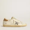 Super-Star con stella in pelle argentata e linguetta sul tallone in pelle con stampa coccodrillo