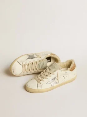 Super-Star con stella in pelle argentata e linguetta sul tallone in pelle con stampa coccodrillo