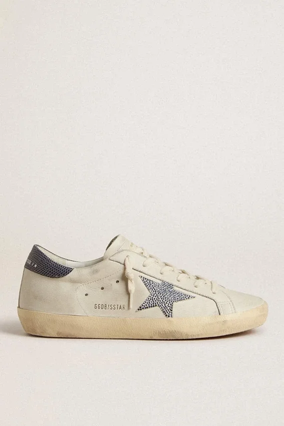 Super-Star con stella in pelle color crema con cristalli Swarovski e linguetta sul tallone in pelle blu con stampa lucertola