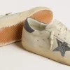 Super-Star con stella in pelle color crema con cristalli Swarovski e linguetta sul tallone in pelle blu con stampa lucertola