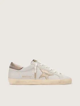 Super-Star con stella in pelle crackle e linguetta sul tallone in pelle con lamina metallica
