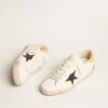 Super-Star da donna a base biologica con stella rossa glitterata e linguetta sul tallone in pelle