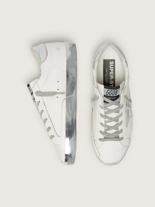 Super-Star da donna con bordo argentato scintillante e scritta con borchie metalliche