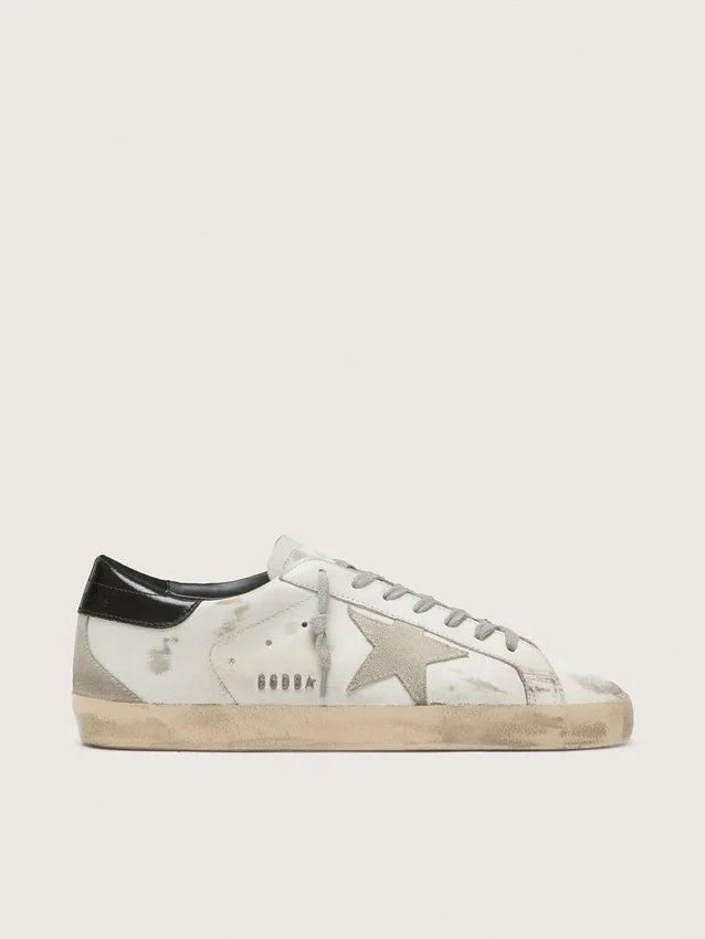 Super-Star da uomo con linguetta sul tallone nera e scritta con borchie metalliche