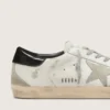 Super-Star da uomo con linguetta sul tallone nera e scritta con borchie metalliche