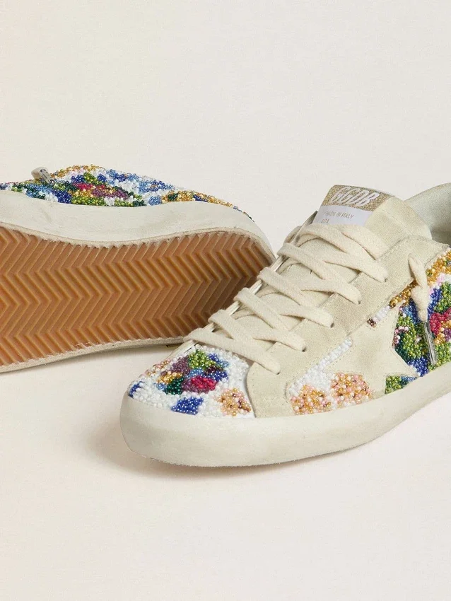 Super-Star da donna con perline multicolori e stella in pelle scamosciata beige