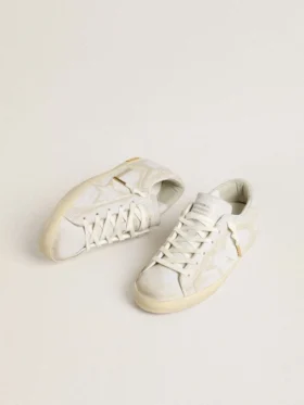 Super-Star da donna con stella e linguetta sul tallone in pelle bianca con effetto vissuto