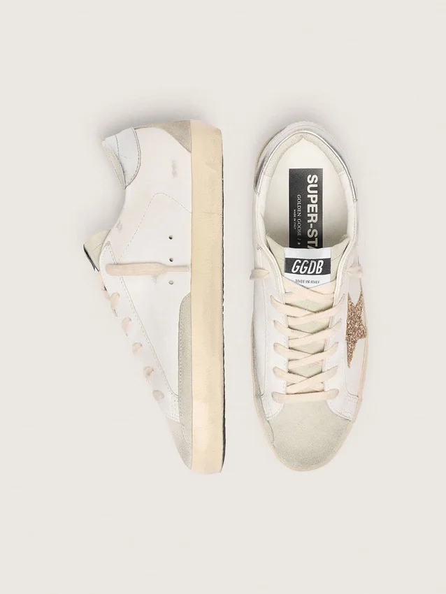 Super-Star da donna con stella glitterata dorata e inserti in pelle scamosciata grigio ghiaccio