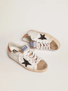 Super-Star da donna con stella glitterata nera e linguetta sul tacco rosa