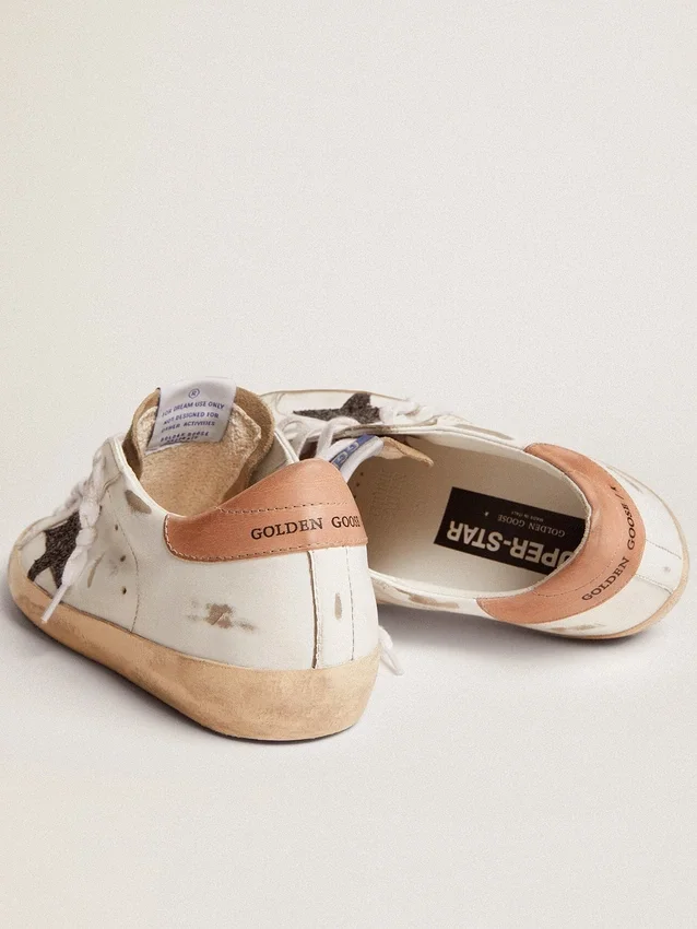 Super-Star da donna con stella glitterata nera e linguetta sul tacco rosa