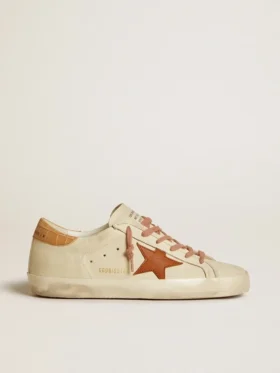 Super-Star da donna con stella in pelle e linguetta sul tallone in pelle con stampa coccodrillo