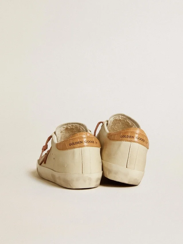 Super-Star da donna con stella in pelle e linguetta sul tallone in pelle con stampa coccodrillo