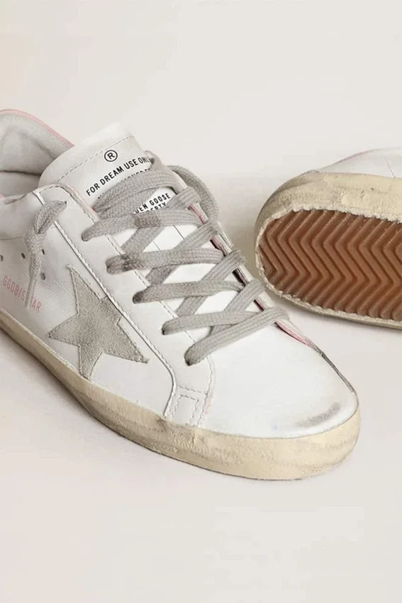Super-Star da donna con stella in pelle scamosciata grigia e linguetta sul tallone in pelle rosa