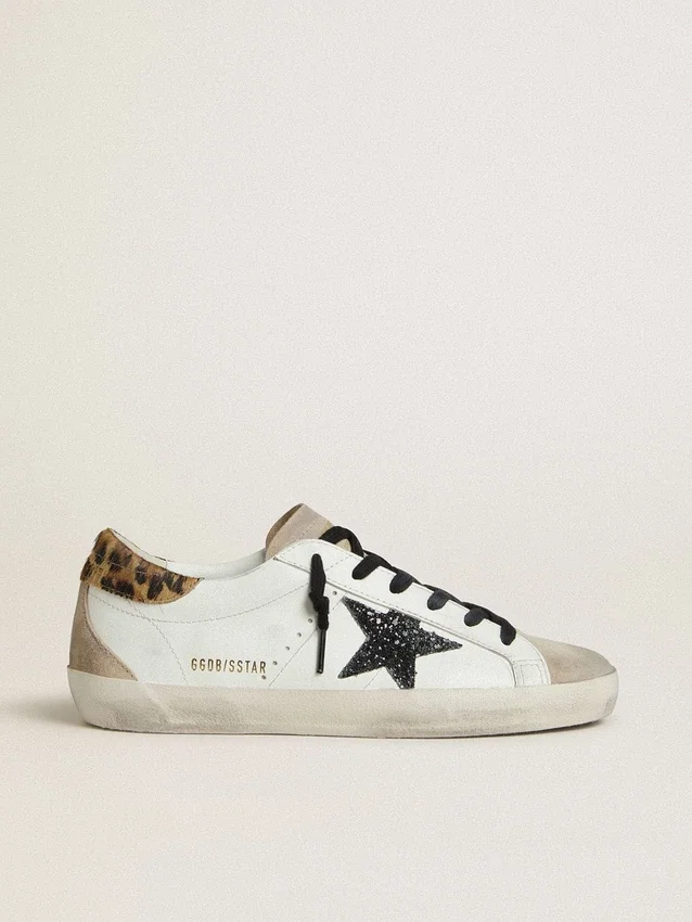 Super-Star da donna con stella nera glitterata e linguetta sul tallone in pelle di pony con stampa leopardata