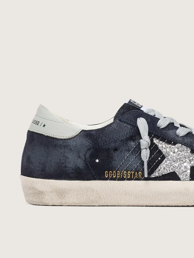 Super-Star da donna in camoscio blu con stella glitterata argento e linguetta in pelle sul tallone