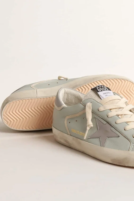 Super-Star da donna in nappa azzurro chiaro con stella in pelle grigia e linguetta sul tallone