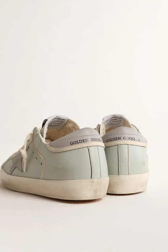 Super-Star da donna in nappa azzurro chiaro con stella in pelle grigia e linguetta sul tallone