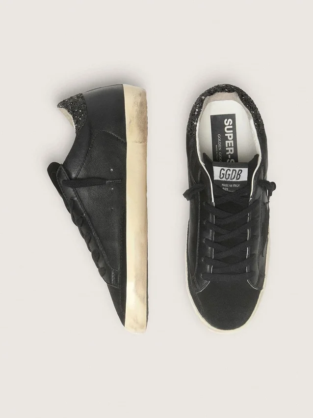 Super-Star da donna in nappa nera con stella nera e linguetta sul tallone glitterata