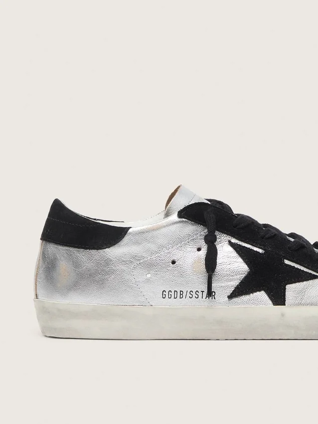 Super-Star da donna in pelle argentata con inserti a contrasto