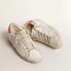 Super-Star da donna in pelle bianca con stella traforata e linguetta sul tallone in nylon fucsia