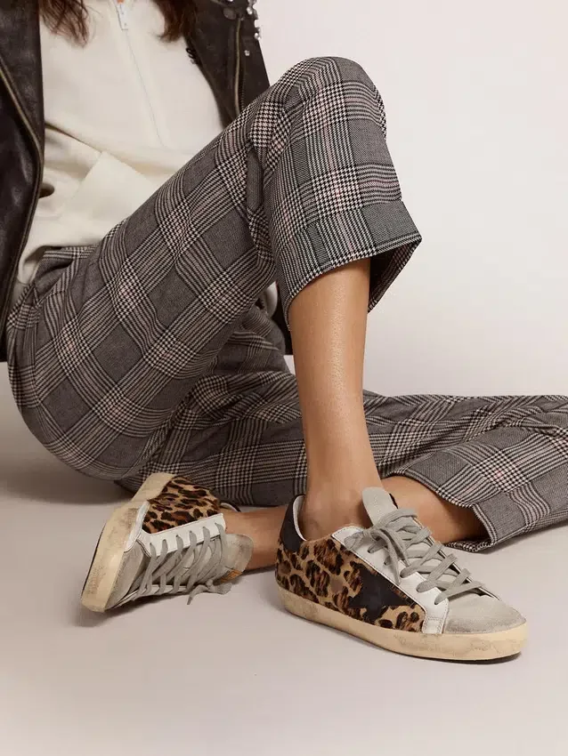 Super-Star da donna in pelle con stampa leopardata