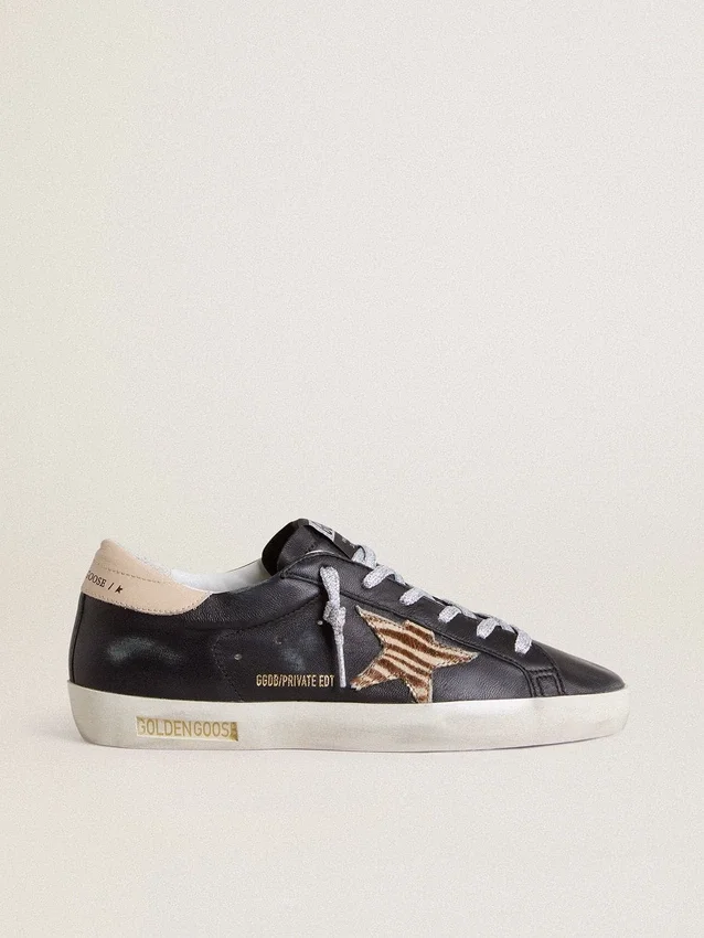 Super-Star da donna in pelle nappa nera con stella in pelle di pony con stampa zebrata e linguetta sul tallone in pelle beige