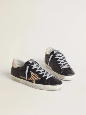 Super-Star da donna in pelle nappa nera con stella in pelle di pony con stampa zebrata e linguetta sul tallone in pelle beige