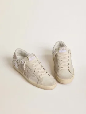 Super-Star da donna in pelle scamosciata beige con ricami di perline e stella in pelle scamosciata laminata