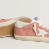 Super-Star da donna in pelle scamosciata color corallo con stella e linguetta sul tallone in pelle bianca