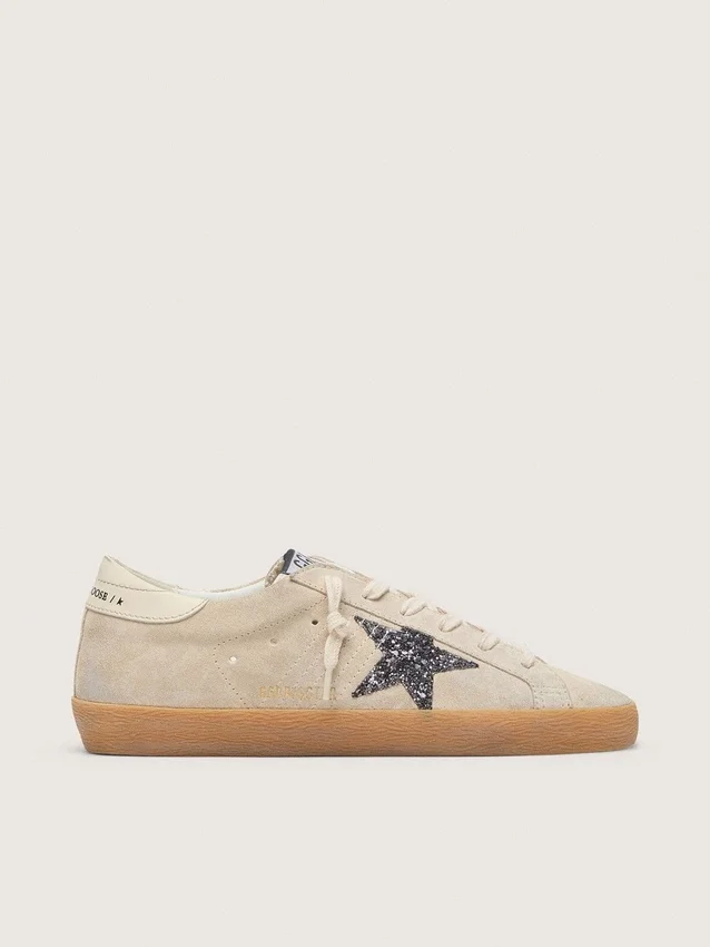 Super-Star da donna in pelle scamosciata grigio ghiaccio con stella glitterata argento e linguetta in pelle sul tallone