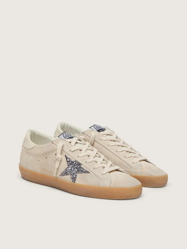 Super-Star da donna in pelle scamosciata grigio ghiaccio con stella glitterata argento e linguetta in pelle sul tallone
