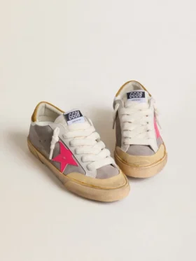 Super-Star da donna in pelle scamosciata grigio tortora con stella in pelle fucsia e linguetta sul tallone in pelle scamosciata ocra