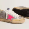 Super-Star da donna in pelle scamosciata grigio tortora con stella in pelle fucsia e linguetta sul tallone in pelle scamosciata ocra